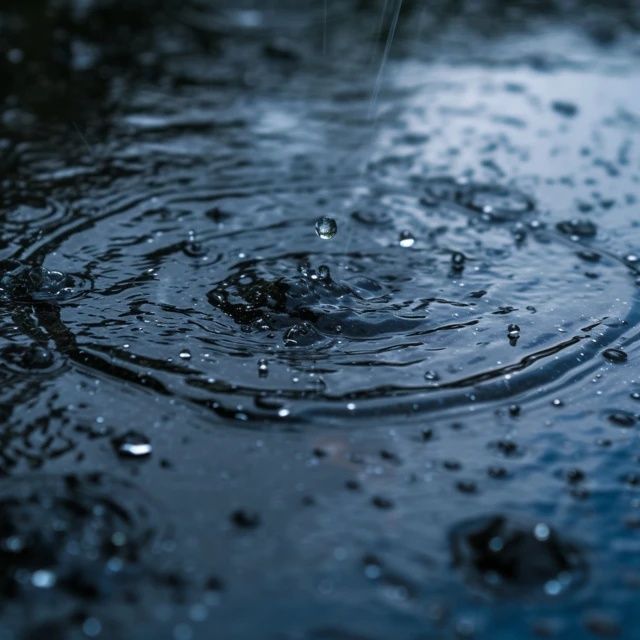 漯河氣候突變：高溫驟雨交替，今夜至26日強(qiáng)降雨分布預(yù)報(bào)，市民出行請(qǐng)注意安全與防暑
