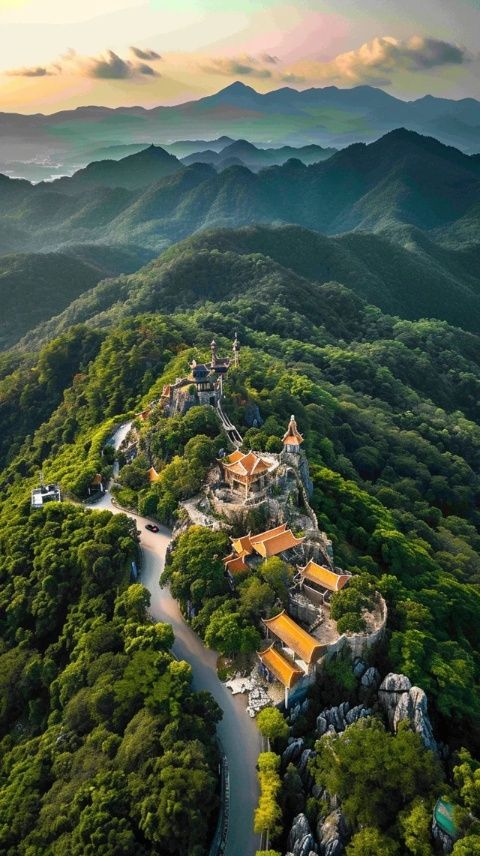 衡山是中國五岳之一，也是著名的道教和佛教圣地，以下是一份衡山旅游攻略