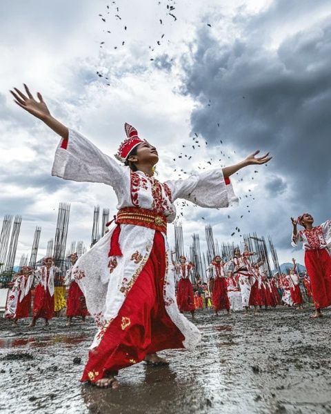 國(guó)慶假期全國(guó)多地通過展示打鐵花、火壺表演、英歌舞等非遺項(xiàng)目吸引游客