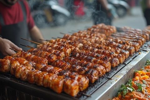 炭烤牛肉串配濃郁番茄醬，色香味俱佳！當(dāng)然可以！以下是羊肉串的制作方法