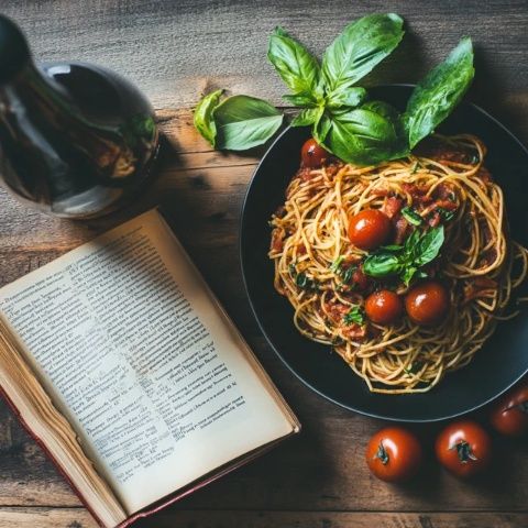 美食朋友圈必備文案：直面大腿挑戰(zhàn)小腹、吃飯比思想更重要、生活要有希望和充實(shí)...