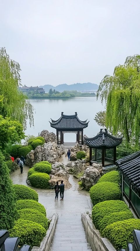 今天帶著媳婦到杭州游西湖，晚上在邊上的清河坊景區(qū)吃飯，真是把我給驚訝到了！