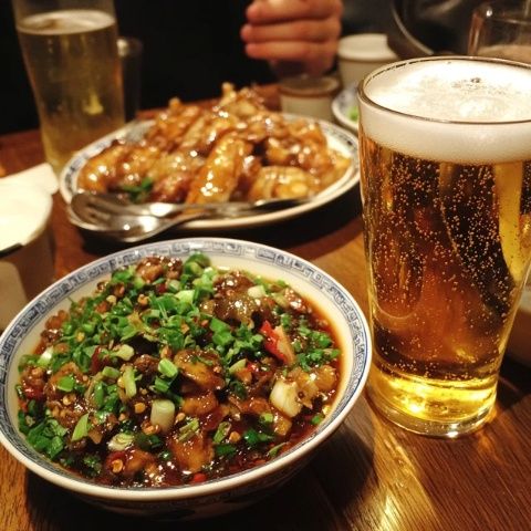 美國退休教授云南之旅：古城游歷后，餐館點蟲草雞與白酒文化體驗
