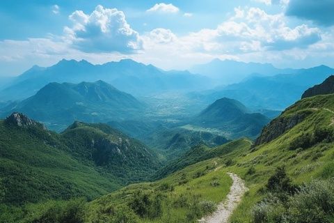 鞍山市東南的千山風(fēng)景區(qū),國(guó)家級(jí)5A景區(qū),千山風(fēng)景區(qū)占地面積大