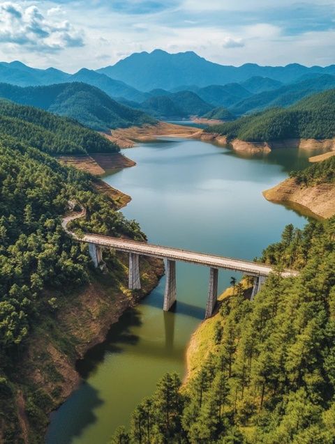廣東河源和平陽(yáng)明鎮(zhèn)碧坑星星部落，是一處隱匿于山水之間的世外桃源