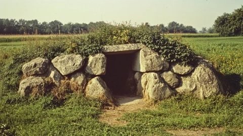 光谷廣場(chǎng)地下環(huán)行廊之旅