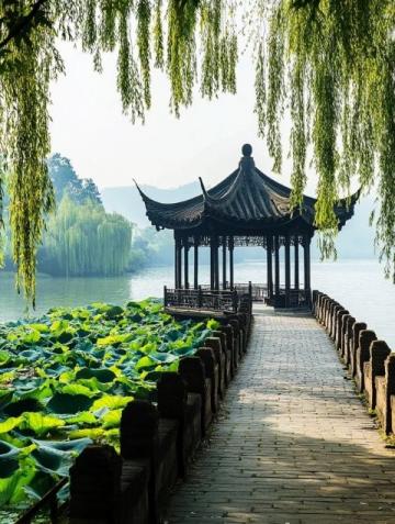 大家好，上次給你們見(jiàn)紹深圳梧桐山，今天我要向大家介紹的是中國(guó)南方的一座美麗湖泊—