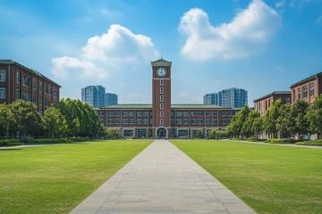 隨著鄭州大學(xué)2019級新生開學(xué)報(bào)到，鄭州各所高校即將掀起最美開學(xué)季