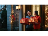 鄭州高校門口烤紅薯大叔送暖人心引發(fā)學(xué)生排隊(duì)購(gòu)買