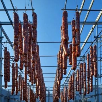 冬日曬制臘肉香腸：傳承美味，時(shí)尚潮流興起