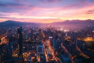 昆明四月，滿城都是紫色的海洋