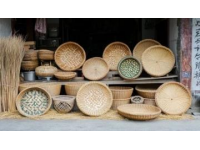 開平大沙鎮(zhèn)的一個農莊，價格不便宜，一個小炒都50多，生意卻超好
