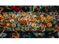 中國(guó)航母生活揭秘6餐豐盛飯菜，八大菜系供應(yīng)，當(dāng)兵體驗(yàn)何其爽