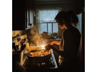 美國生活：她每天為家人烹飪美食，對孩子出手大方，自己卻很節(jié)儉