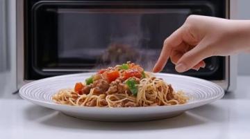 如何巧妙利用微波爐提升廚房效率？