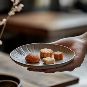 剛出爐的六角形浮粿:海蠣與瘦肉的完美結(jié)合