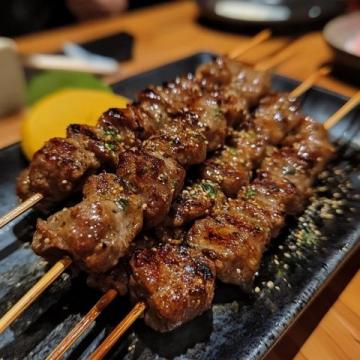 云南必嘗美食:老牌保龍燒烤店的經(jīng)典糯米粑粑與烤牛肉串