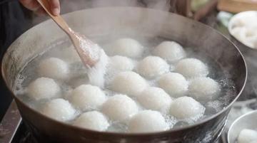 連云港初十美食:豬肉蝦仁蘿卜餃的極致風(fēng)味體驗