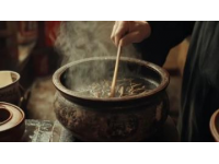臉盆碗大份量過橋米線，傳承百年蒙自佳肴秘制