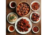 山東美食以其豐富多樣、口味濃郁、注重食材本味而聞名，是中國八大菜系之一（魯菜）的