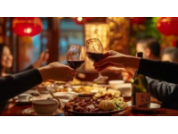 俄羅斯男子在中國(guó)餐廳消費(fèi)588元，點(diǎn)15道菜3瓶酒，結(jié)賬時(shí)發(fā)生感人一幕