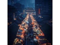 海口夜市熱鬧程度與其他城市相比不減，周末市場更是生活的一部分。