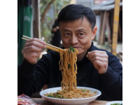 今日路過(guò)云南元江縣，在那里的小吃街，品嘗到了當(dāng)?shù)睾苡忻墓鶐煾得拙€