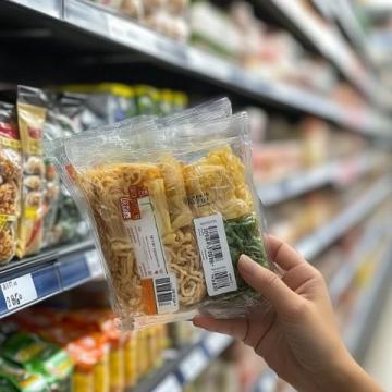 逛超市，這8種零食一定要買，擺在不起眼的位置，買了絕不會后悔