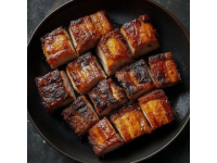 中式經(jīng)典：香煎五花肉，別名走油肉或燒白肉，風(fēng)味獨(dú)特的美食體驗(yàn)