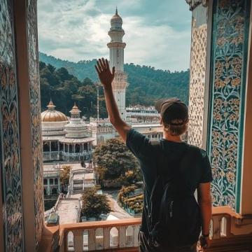 根據(jù)2025年的旅游趨勢(shì)和全球推薦榜單，以下是結(jié)合自然、文化、歷史及獨(dú)特體驗(yàn)的旅