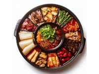 綏中縣位于遼寧省葫蘆島市，地處渤海灣畔，美食以海鮮和東北風味為主，兼具地方特色