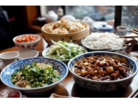武漢美食豐富多樣，以下是一些具有代表性的介紹