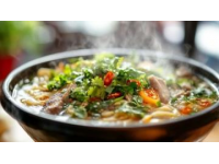 河南特色美食大盤點：燴面、胡辣湯、桶子雞，不容錯過！