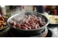 大份粉蒸羊肉：老家特色美食，一鍋滿足你的味蕾之旅