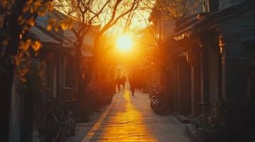 黎明時(shí)分，吉慶街的生活開(kāi)始了。