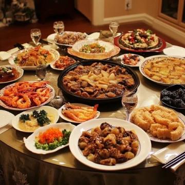 阿聯(lián)酋海鮮大餐只需200多塊，豐儉由人嘗美食