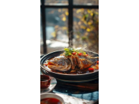 折耳根在川渝地區(qū)一直是人們喜愛的美食，雖然長的奇怪，但味道獨特，有著涼血消