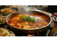 滕州美食探索：麻辣雞、菜盒子與羊肉湯的味蕾記憶