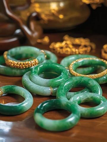 中國(guó)贊廣西扶綏，女子在吃飯時(shí)，把花10470元買的金手鏈丟了