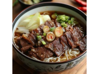蘭州牛肉面，又稱蘭州拉面，是中國甘肅省蘭州市的傳統(tǒng)特色面食