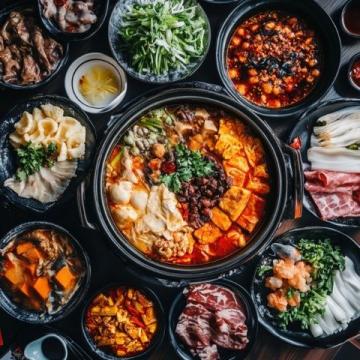 探索黔東南美食秘境：酸湯魚、腌魚、烤香豬與民族風(fēng)味之旅