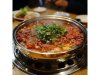 探索黔東南美食秘境：酸湯魚、腌魚、烤香豬與民族風(fēng)味之旅