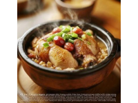 運(yùn)城大盤雞是中國(guó)山西省運(yùn)城市的一道特色美食，屬于西北風(fēng)味的菜肴,它以雞肉為主料