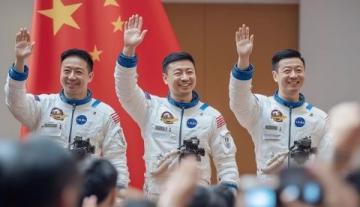 揭秘星際穿越：時(shí)間膨脹與人類航天的絕境，及其對中國的影響