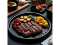 尊貴的顧客們，我們?yōu)槟扑]的這些佳肴，其香味將會(huì)越發(fā)濃郁至極，令人回味無窮