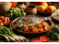 傳統(tǒng)美食是指那些歷史悠久、具有地方特色和文化背景的經(jīng)典菜肴或小吃