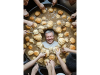 壯族風(fēng)情之旅：五色糯米飯、檸檬鴨與非遺美食盛宴