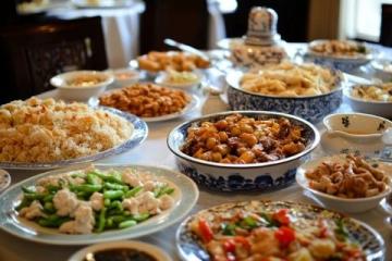 探秘廈門居民區(qū)的美食天堂：“滋味海鮮”，排隊也值得的家常美味！
