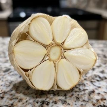 輕松掌握大蒜保存秘籍，兩大妙招防干癟發(fā)芽！