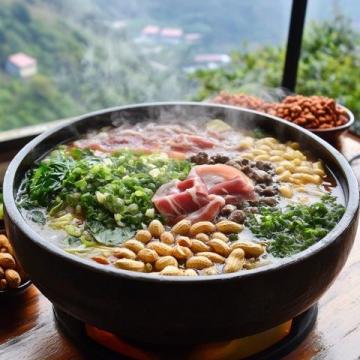 如何在家制作重慶正宗豌雜面:詳解食材處理與調(diào)味步驟 | 麻辣鮮香的家常美味攻略